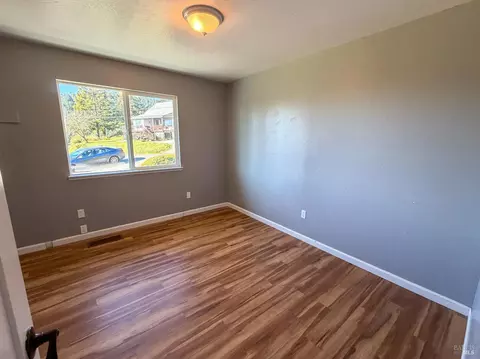 Bedroom - 27310 Oriole Dr, Willits, CA 95490 photo 3 of 3