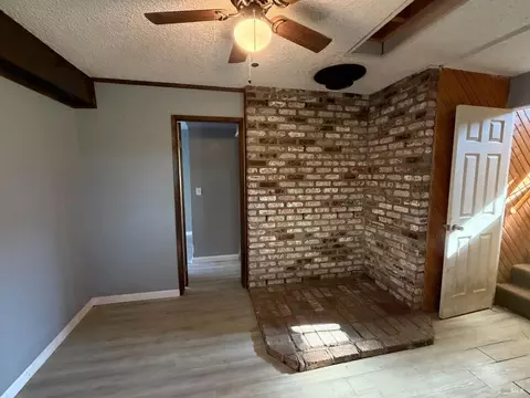 Living - 27310 Oriole Dr, Willits, CA 95490 photo 3 of 5