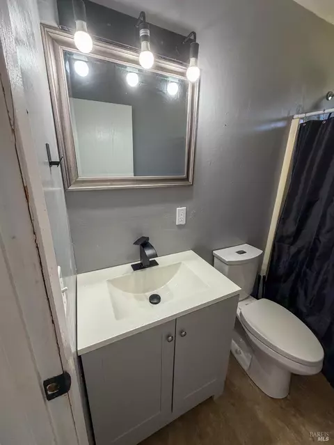 Bath - 27310 Oriole Dr, Willits, CA 95490 photo 2 of 3