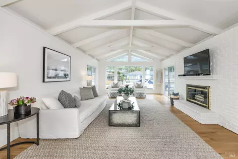 9 Saint Lucia Pl, Tiburon, CA 94920