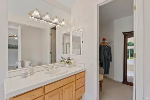 Bath - 9988 Troon Ct, Windsor, CA 95492 photo 8 of 10