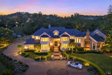 9988 Troon Ct, Windsor, CA 95492