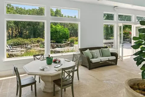 Dining - 9988 Troon Ct, Windsor, CA 95492 photo 5 of 5