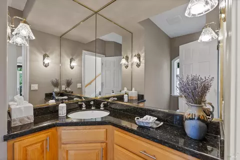 Bath - 9988 Troon Ct, Windsor, CA 95492 photo 1 of 10