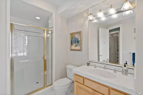 Bath - 9988 Troon Ct, Windsor, CA 95492 photo 10 of 10