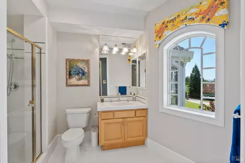 Bath - 9988 Troon Ct, Windsor, CA 95492 photo 9 of 10