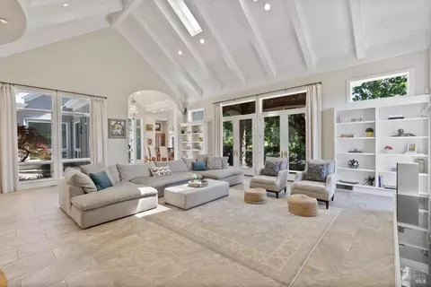 Living - 9988 Troon Ct, Windsor, CA 95492 photo 3 of 6