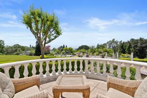 Exterior - 9988 Troon Ct, Windsor, CA 95492 photo 9 of 21