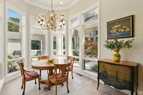 Dining - 9988 Troon Ct, Windsor, CA 95492 photo 4 of 5