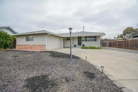 305 S 8th St, Dixon, CA 95620 photo 3