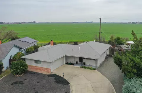 305 S 8th St, Dixon, CA 95620