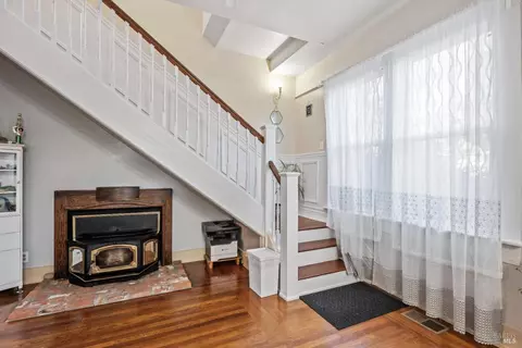 Entry Way - 204 S Dora St, Ukiah, CA 95482 photo 2 of 3