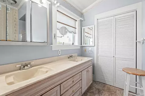 Bath - 204 S Dora St, Ukiah, CA 95482 photo 4 of 5