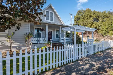 Exterior - 204 S Dora St, Ukiah, CA 95482 photo 2 of 12
