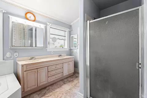 Bath - 204 S Dora St, Ukiah, CA 95482 photo 2 of 5