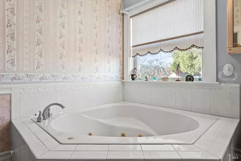 Bath - 204 S Dora St, Ukiah, CA 95482 photo 5 of 5
