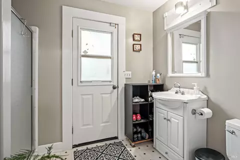Bath - 204 S Dora St, Ukiah, CA 95482 photo 3 of 5