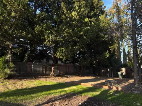 Exterior - 107 Cavan Ct, Vacaville, CA 95687 photo 4 of 5