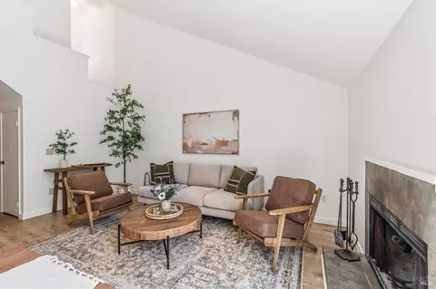 230 Courtyards E, Windsor, CA 95492