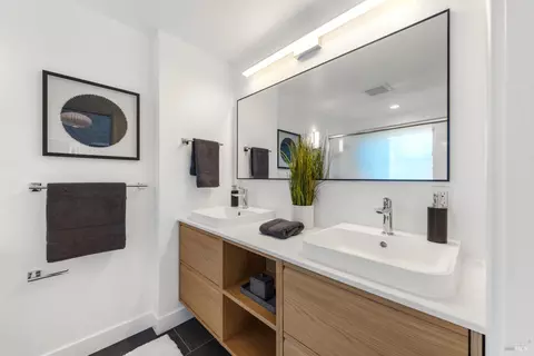 Bath - 18 Stanton Way, Mill Valley, CA 94941 photo 2 of 5