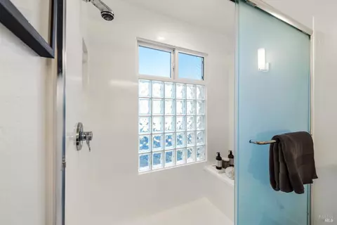 Bath - 18 Stanton Way, Mill Valley, CA 94941 photo 3 of 5