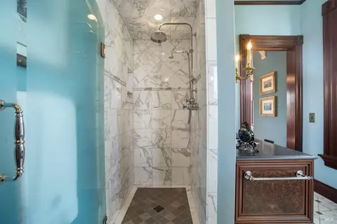 Bath - 608 Randolph St, Napa, CA 94559 photo 3 of 12