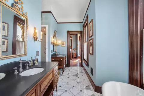 Bath - 608 Randolph St, Napa, CA 94559 photo 5 of 12