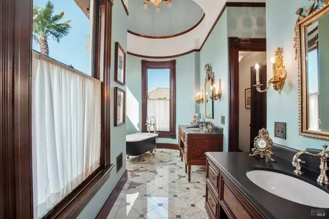Bath - 608 Randolph St, Napa, CA 94559 photo 1 of 12