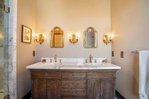 Bath - 608 Randolph St, Napa, CA 94559 photo 8 of 12