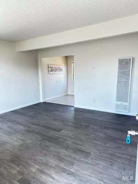 Living - 523 Branciforte St, Vallejo, CA 94590 photo 4 of 6