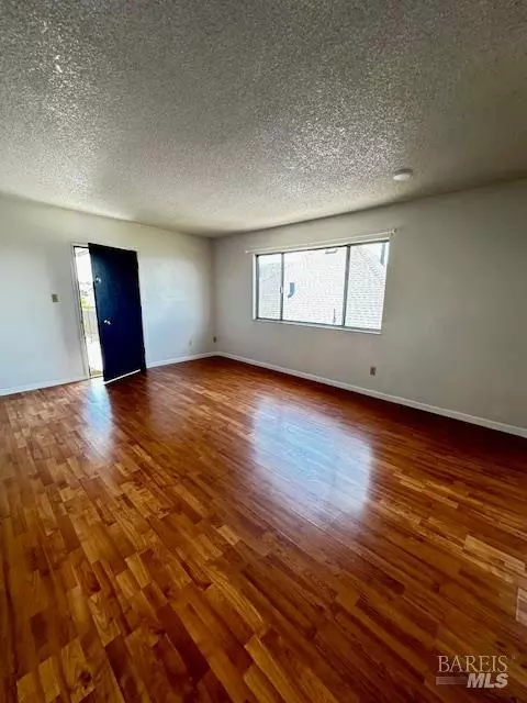 Living - 523 Branciforte St, Vallejo, CA 94590 photo 6 of 6