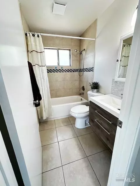 Bath - 523 Branciforte St, Vallejo, CA 94590 photo 2 of 3