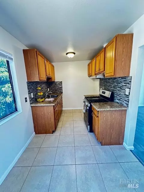 Kitchen - 523 Branciforte St, Vallejo, CA 94590 photo 4 of 6
