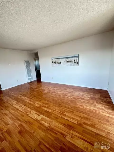 Living - 523 Branciforte St, Vallejo, CA 94590 photo 1 of 6