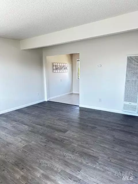 Living - 523 Branciforte St, Vallejo, CA 94590 photo 5 of 6