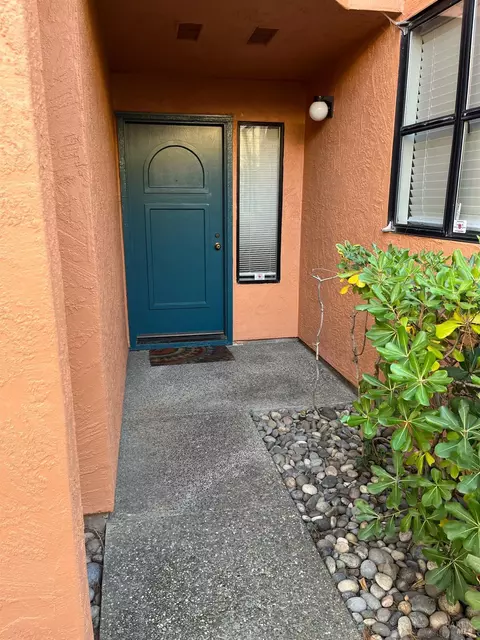 Entry Way - 104 Nantucket Ln, Vallejo, CA 94590 photo 1 of 3