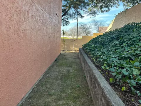 Exterior - 104 Nantucket Ln, Vallejo, CA 94590 photo 7 of 8