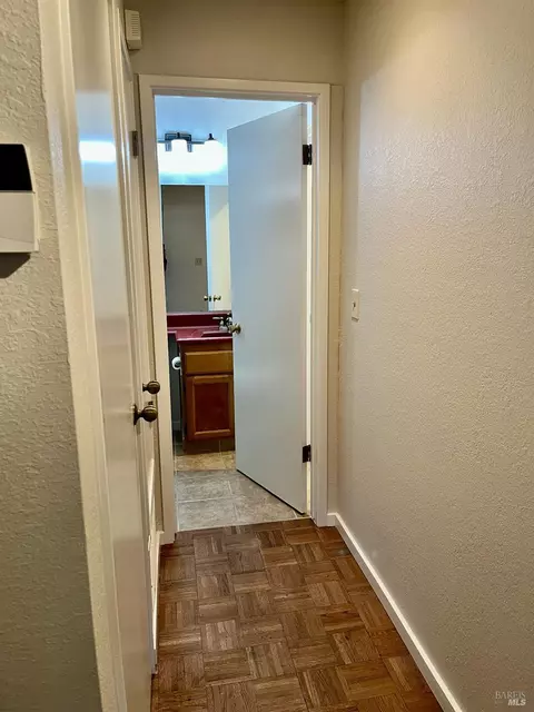 Entry Way - 104 Nantucket Ln, Vallejo, CA 94590 photo 3 of 3