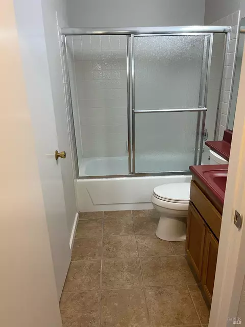 Bath - 104 Nantucket Ln, Vallejo, CA 94590 photo 2 of 2