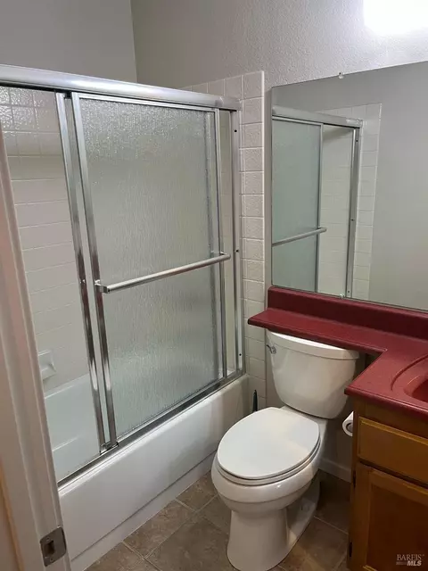Bath - 104 Nantucket Ln, Vallejo, CA 94590 photo 1 of 2