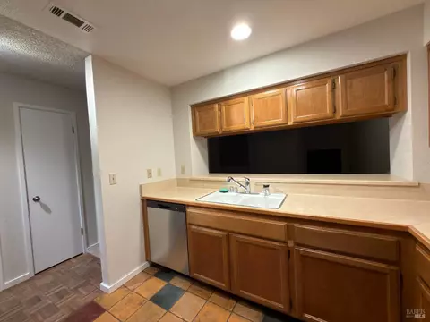 Kitchen - 104 Nantucket Ln, Vallejo, CA 94590 photo 2 of 5