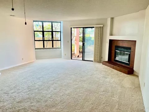 Living - 104 Nantucket Ln, Vallejo, CA 94590 photo 4 of 5