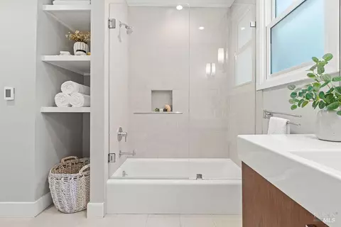 Bath - 650 Main St, Sausalito, CA 94965 photo 4 of 5