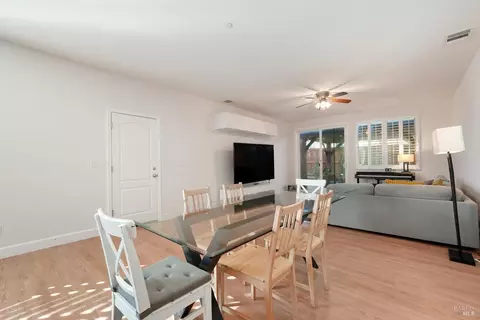 Dining - 615 Sitka Dr, Vacaville, CA 95687 photo 2 of 3