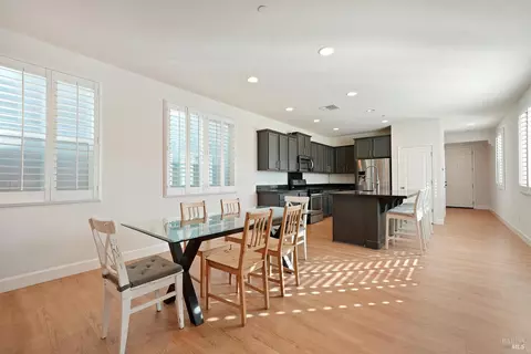 Dining - 615 Sitka Dr, Vacaville, CA 95687 photo 3 of 3
