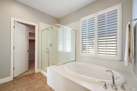 Bath - 615 Sitka Dr, Vacaville, CA 95687 photo 3 of 4