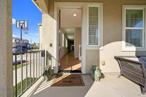Entry Way - 615 Sitka Dr, Vacaville, CA 95687 photo 1 of 2