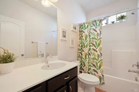 Bath - 615 Sitka Dr, Vacaville, CA 95687 photo 4 of 4