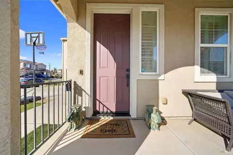 Exterior - 615 Sitka Dr, Vacaville, CA 95687 photo 3 of 8