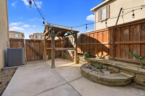 Exterior - 615 Sitka Dr, Vacaville, CA 95687 photo 6 of 8